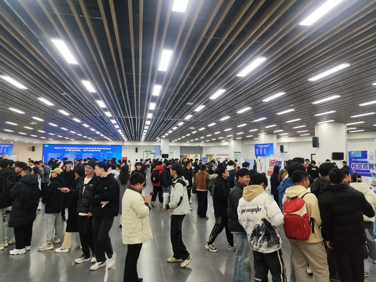 【协会动态】协会组织11家会员单位参加西华大学2025届毕业生春季双选会